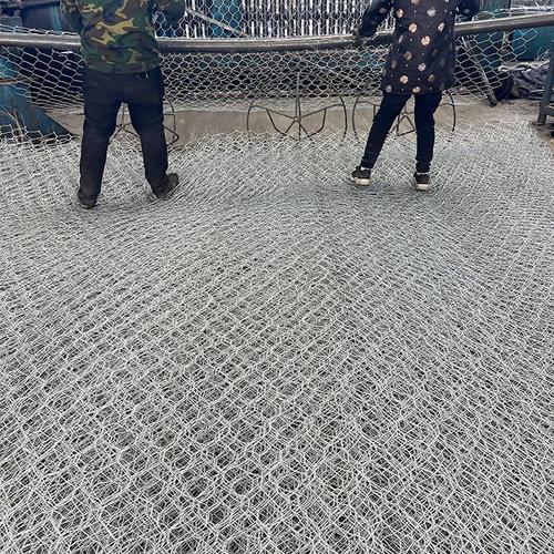 首先要看营业执照,经营范围是否包含"金属丝绳及其制品制造""建筑材料